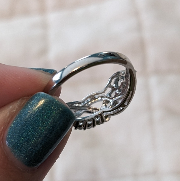 White Sapphire Ring - Picture 6 of 6